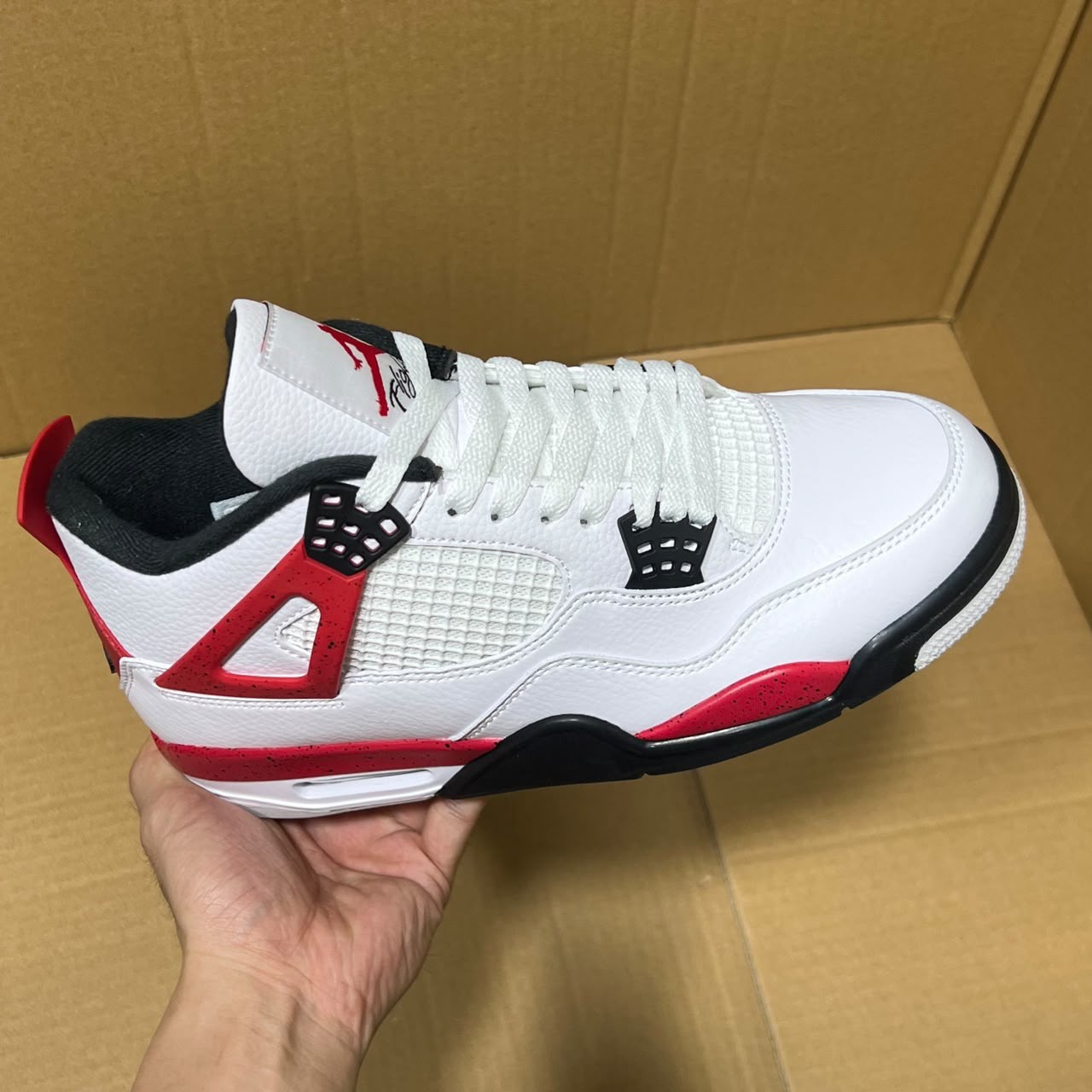 Jordan 4 (Fire Red)